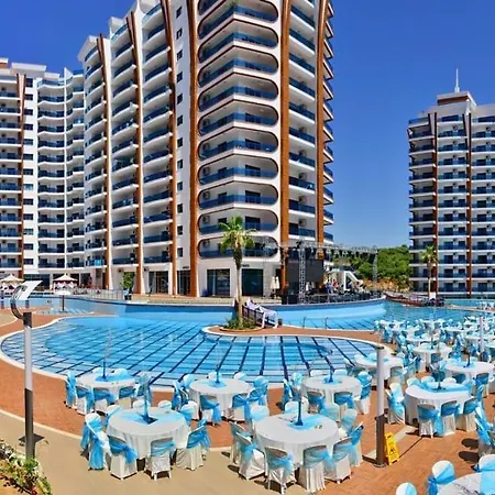 Azura Park Apartment