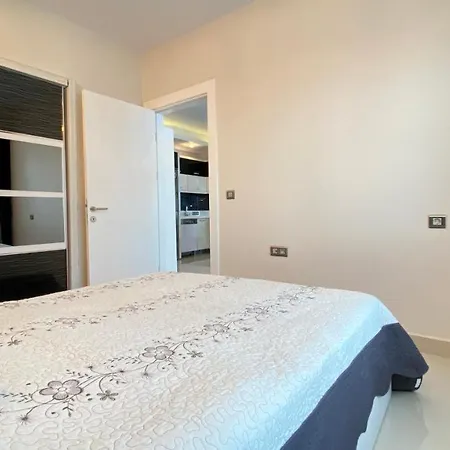Azura Park Apartment *