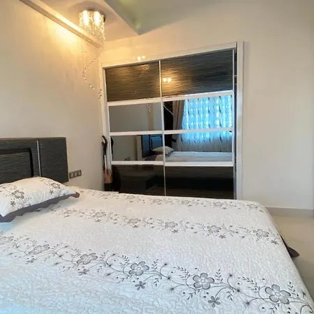 Azura Park Apartment *